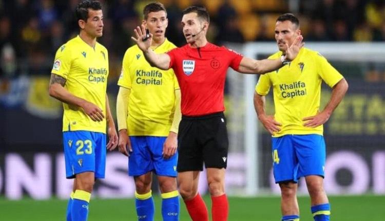 بسبب خطأ في مباراته.. فريق يطالب بإيقاف الدوري الإسباني
