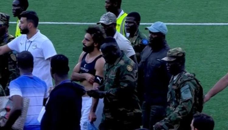 حقيقة تعرض محمد صلاح لإصابة بعد اقتحام جماهير سيراليون