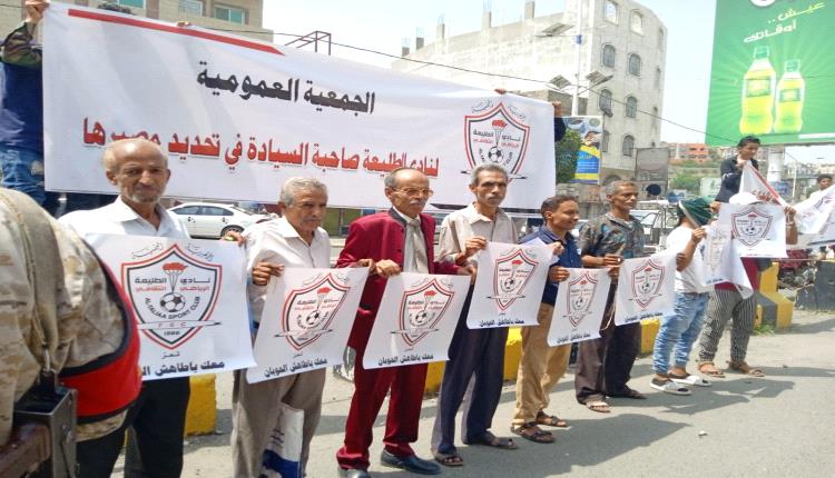 نظمت وقفة احتجاجية امام مبني المحافظة٠
مجاميع طلعاوية  ترفض قرار مكتب الشباب ?