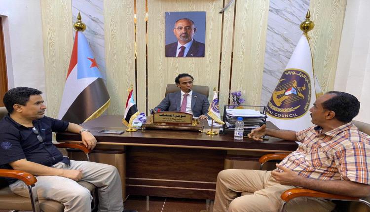 مدير عام خور مكسر الزهري يلتقي مؤمن السقاف رئيس تنفيذية انتقالي العاصمة عدن