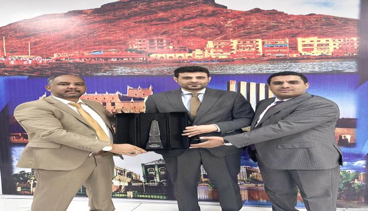 رئيس «كاك بنك» يتسلم جائزة التميّز والإنجاز المصرفي في تطوير المنتجات الرقمية والريادة في السوق اليمني لعام 2024
