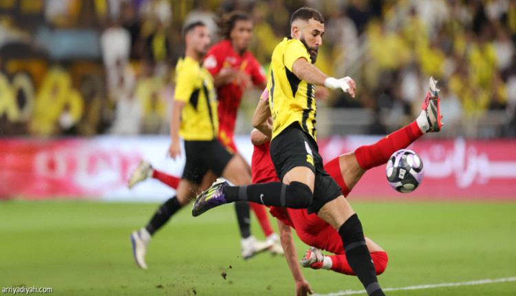 الاتحاد يعبر القادسية وينتزع الصوافة 