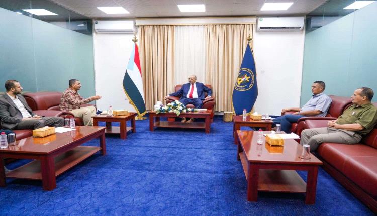 الرئيس الزُبيدي يلتقي قيادة أسمنت الوحدة 