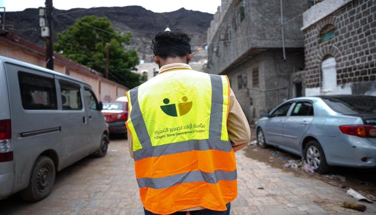 مؤسسة أولاد الصغير التنموية تتدخل لرفع مخلفات المنخفض الجوي بعدن