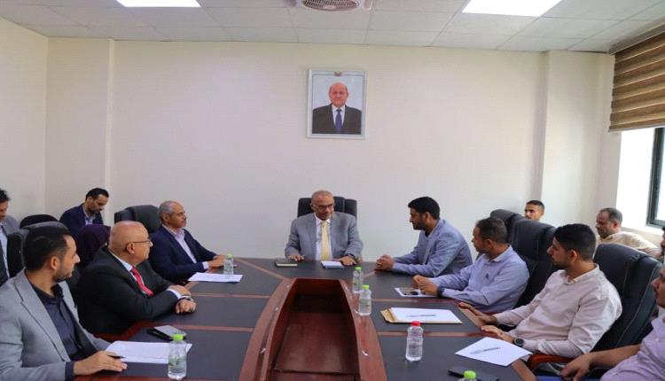 الوزير باذيب يدشن توسعة ومبيعات خدمة 