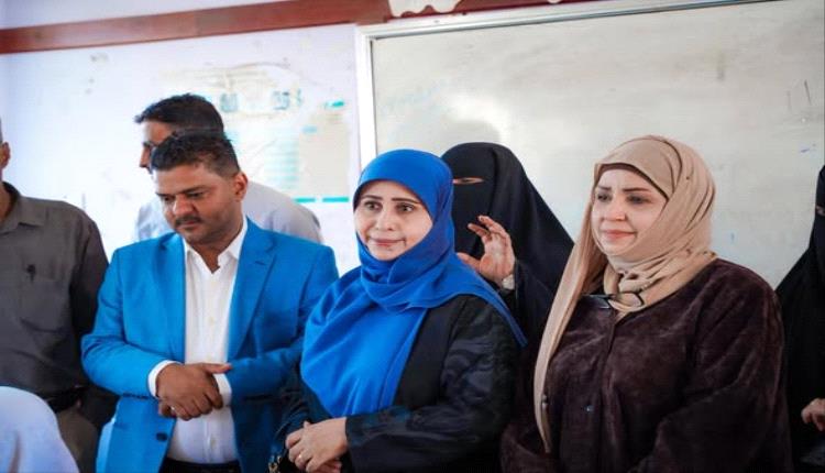 مدير مكتب التربية والتعليم بعدن : نتابع وبحرص كل ما يرتبط باختبارات الفصل الأول في مدارس المحافظة