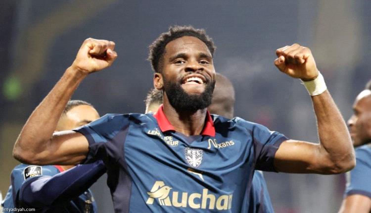 إدوارد يعيد لانس إلى الصدارة