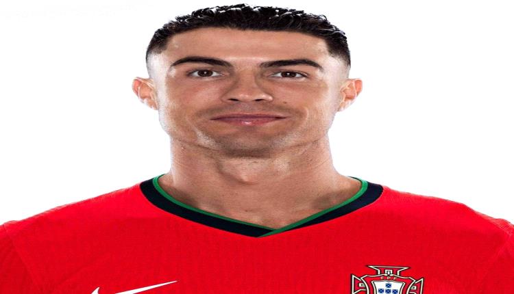 كريستيانو رونالدو يشعل الجدل بتصرفه المباغت في حفل جوائز TheBest
