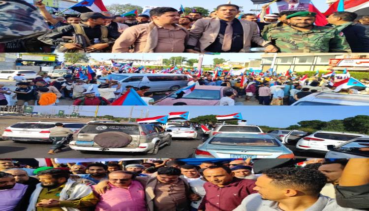 وفود مديرية البريقة تنضم بكثافة إلى ساحة الاعتصام في عدن للمطالبة..