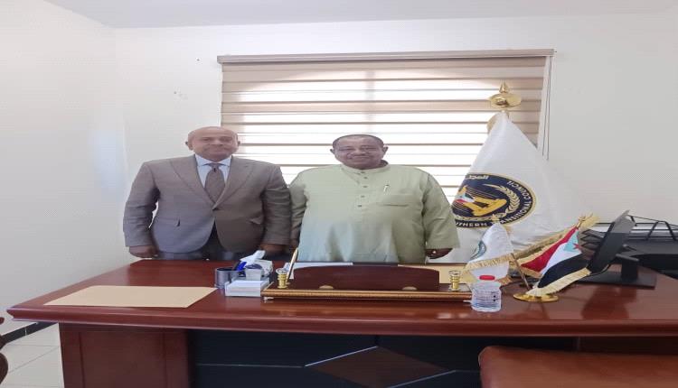 الخليفي يلتقي رئيس اتحاد كرة القدم بساحل حضرموت