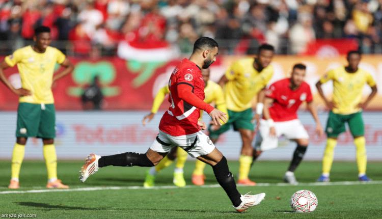 صلاح يعادل رقم ماني ويطارد مدرب مصر