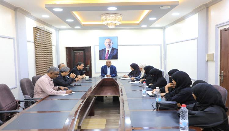 الخليفي يناقش ترتيبات إنطلاق الأنشطة الرياضية ضمن اتفاقية 