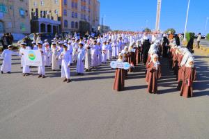 بدعم من دولة الكويت... مؤسسة كويت الخير للتنمية تزف 400 عريس وعروس بساحل حضرموت