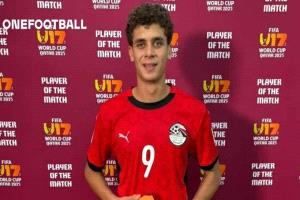 لاعب مصري شاب يقترب من برشلونة