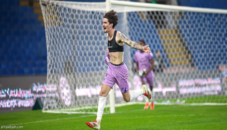 الخلود يوقف انطلاقة الأهلي بانتصار مثير
