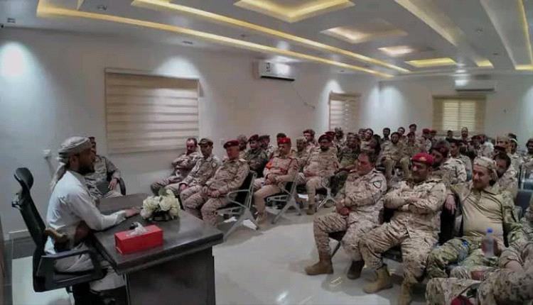 اللواء رداد الهاشمي يعقد لقاءً موسعًا مع قادة الألوية والكتائب في محوري البقع وكتاف لتعزيز التنسيق ورفع الجاهزية