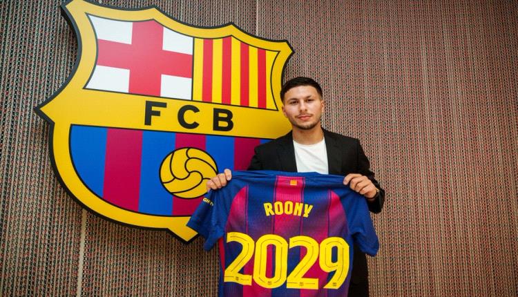 برشلونة يعلن تعاقده مع 