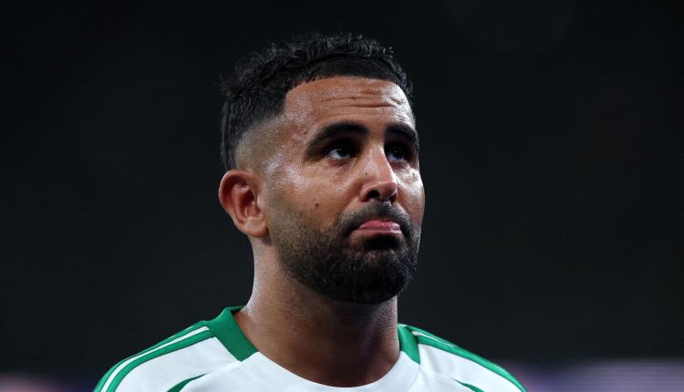 محرز: لا أتفق مع رونالدو.. وميسي الأفضل في التاريخ
