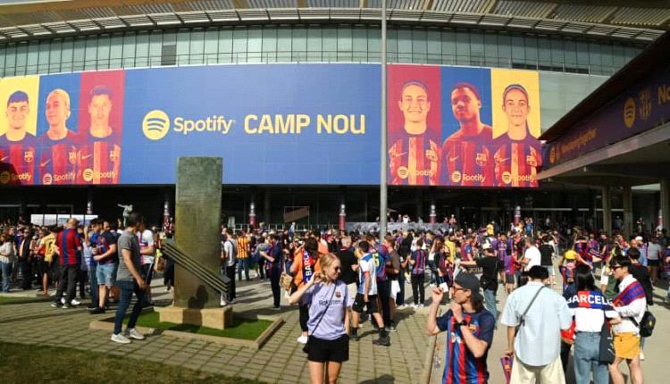 برشلونة يفتتح 