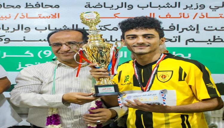فيما انتزع الصقر كأس البطولة).
    مدرب الفريق السعدي يوضح (احرزنا البطولة لأننا الافضل ولدعم الادارة