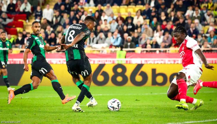 لانس يقسو على موناكو برباعية