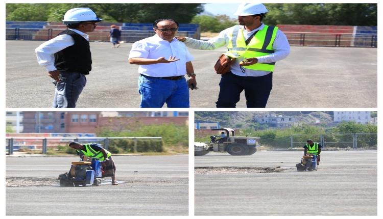 مدير مكتب الشباب والرياضة بتعز يطلع على سير مشروع تعشيب ملاعب نادي الصقر