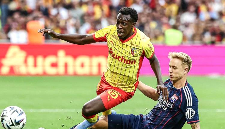 سعود عبدالحميد يحسم موقفه النهائي من العودة للدوري السعودي
