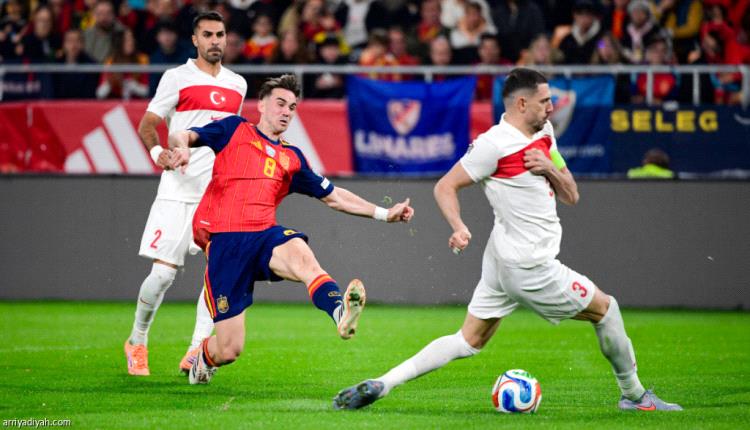 إسبانيا تنتزع التأهل الـ 17