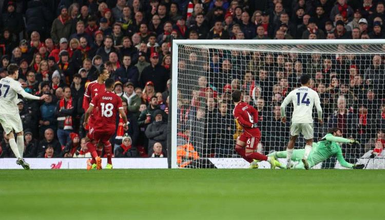 نوتنجهام يُهين ليفربول بثلاثية بيضاء في أنفيلد