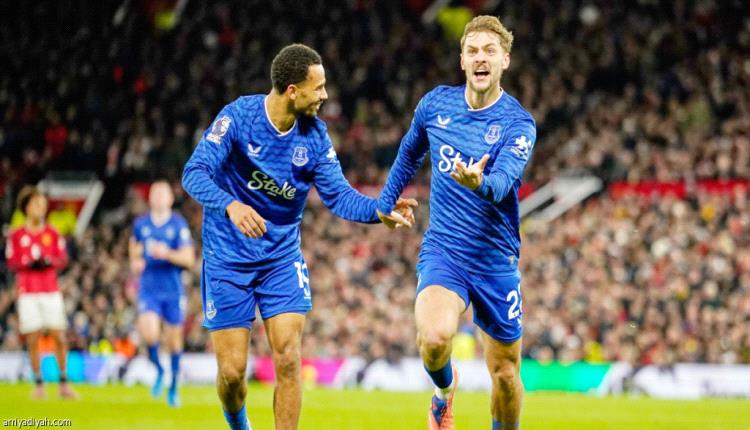 بـ 10 لاعبين .. إيفرتون يفسد ليلة يونايتد ويسقطه في «مسرح الأحلام»