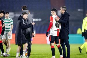 فان بيرسي يدافع عن الاعتماد على ابنه