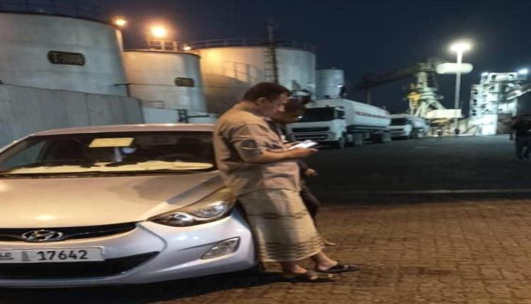 مدير كهرباء عدن يتحرك شخصيًا إلى أحور للإفراج عن مقطورات الوقود المحتجزة