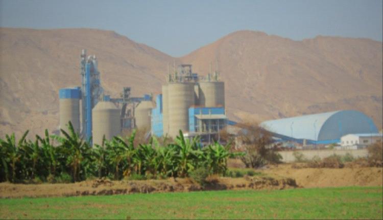 مجددًا .. قاطرات مصنع أسمنت الوحدة تواجه عصابات التقطع في أبين 
