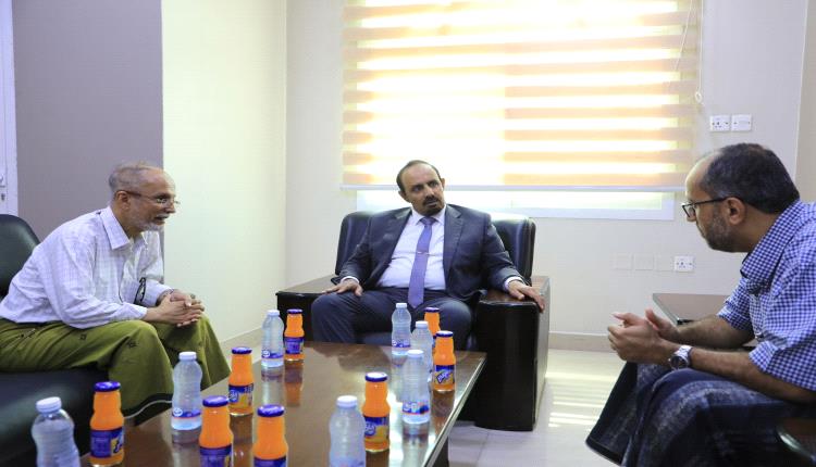 ​محافظ حضرموت الأستاذ مبخوت بن ماضي يبحث مع رئيس الغرفة التجارية الأوضاع التموينية وسبل تعزيز الاستثمار للدفع بعجلة التنمية