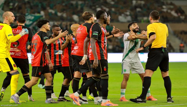 الأهلي يواصل نتائجه المخيبة بالتعادل مع الرياض