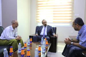 ​محافظ حضرموت الأستاذ مبخوت بن ماضي يبحث مع رئيس الغرفة التجارية الأوضاع التموينية وسبل تعزيز الاستثمار للدفع بعجلة التنمية