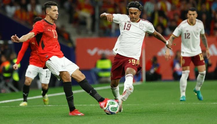 بحضور يامال.. جماهير إسبانيا تهاجم المسلمين أمام مصر