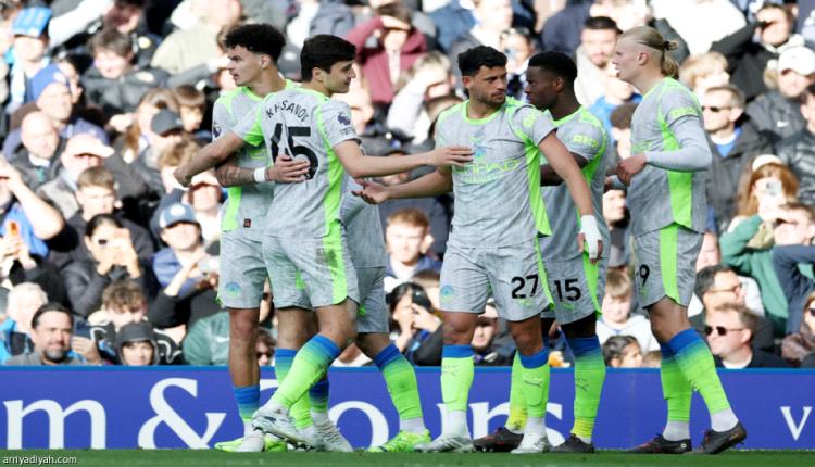 بثلاثية تشيلسي ..  السيتي يخنق أرسنال