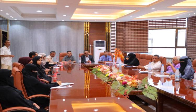 الزهري يترأس الاجتماع الدوري للمكتب التنفيذي بخورمكسر ويؤكد على تعزيز الأداء الخدمي وتطوير الأنشطة الشبابية والدينية