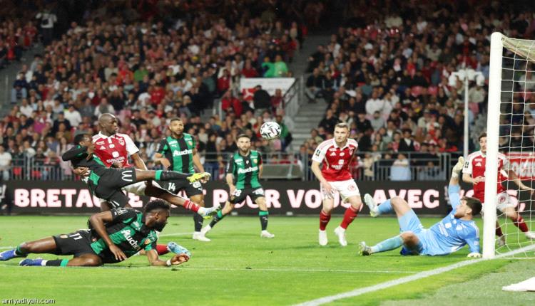 بعد تأخره بثلاثية.. لانس يخطف التعادل أمام بريست