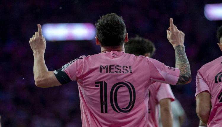 طرود غامضة تتحول إلى قصة إنسانية بطلها ميسي