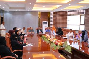 الزهري يترأس الاجتماع الدوري للمكتب التنفيذي بخورمكسر ويؤكد على تعزيز الأداء الخدمي وتطوير الأنشطة الشبابية والدينية