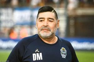 إحالة شقيقتي مارادونا ومحاميه إلى المحاكمة