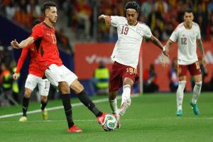 بحضور يامال.. جماهير إسبانيا تهاجم المسلمين أمام مصر