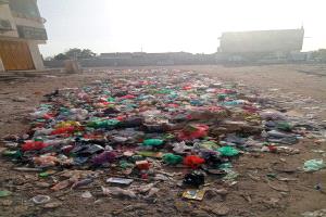 مدينة السلام في لحج تغرق في القمامة .. ومناشدات عاجلة للمحافظ الحالمي لإنقاذ الوضع