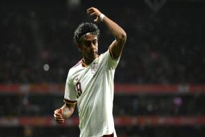 يامال غاضب من مشجعي إسبانيا.. رفض تحيتهم بعد هتافات ضد المسلمين