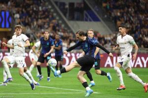 إنتر يعاقب كالياري بثلاثية.. ويلامس اللقب