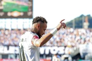 نيمار يهرب من جماهير سانتوس 