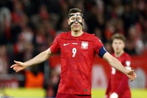 بعد خسارة بولندا.. ليفاندوفسكي يلوح بالاعتزال