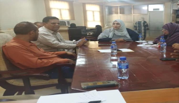 تربية عدن تبحث إعادة تنظيم أوضاع معلمي التحفيظ في المدارس الحكومية